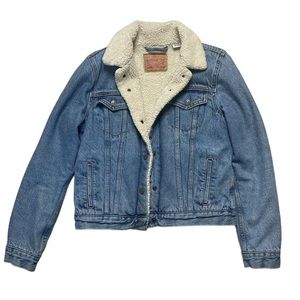 Levi’s classic trucker sherpa lined light wash denim jacket